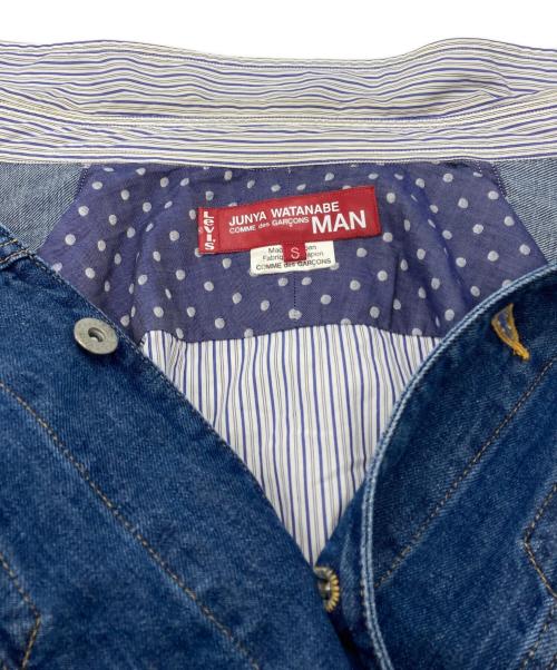 COMME des GARCONS JUNYA WATANABE MAN（コム デ ギャルソン ジュンヤ ワタナベ マン）COMME des GARCONS JUNYA WATANABE MAN (コム デ ギャルソン ジュンヤ ワタナベ マン) LEVI'S (リーバイス) フロント切替デニムストライプシャツ/長袖シャツ インディゴ サイズ:Sの古着・服飾アイテム