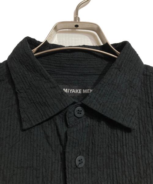 ISSEY MIYAKE MEN（イッセイミヤケメン）ISSEY MIYAKE MEN (イッセイミヤケメン) シワプリーツ加工シャツ/長袖シャツ ブラック サイズ:1の古着・服飾アイテム