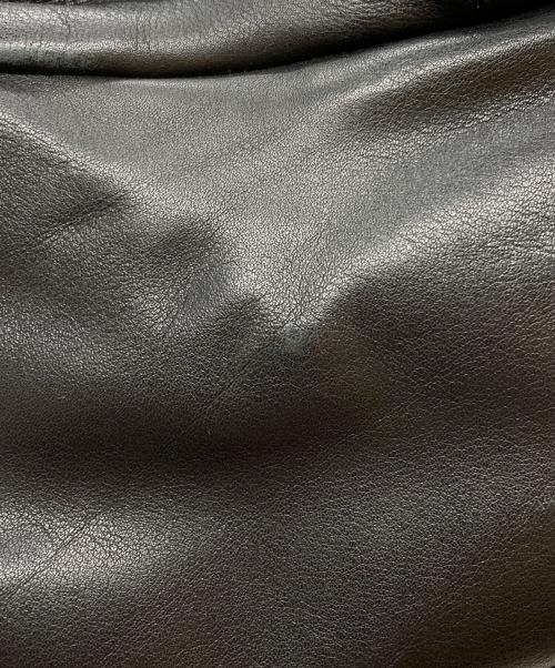 Yves Saint Laurent（イヴサンローラン）Yves Saint Laurent (イヴサンローラン) イージーロックスタッズレザーバッグ ブラックの古着・服飾アイテム