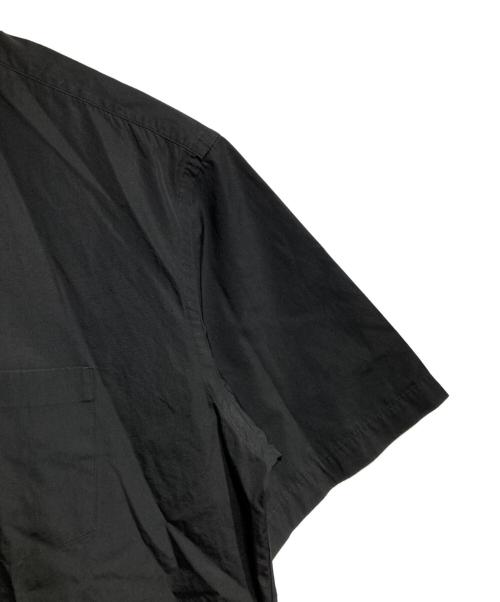 COMME des GARCONS HOMME（コムデギャルソン オム）COMME des GARCONS HOMME (コムデギャルソン オム) 綿ブロード製品洗S/Sロゴ刺繍シャツ ブラック サイズ:Lの古着・服飾アイテム