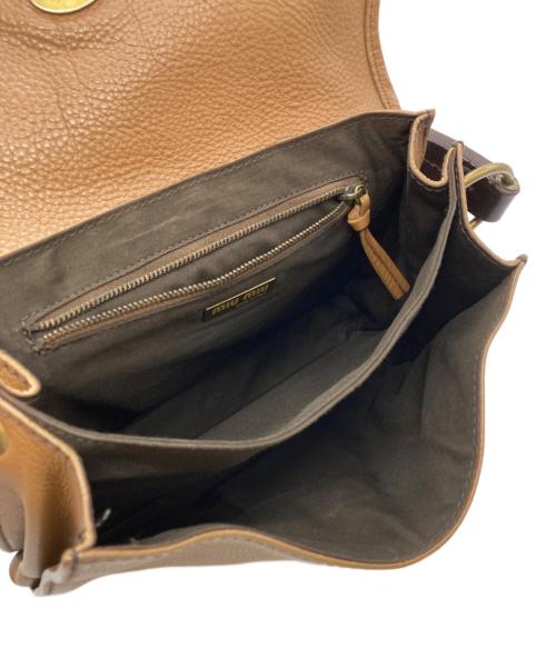 MIU MIU（ミュウミュウ）MIU MIU (ミュウミュウ) ターンロックレザーワンショルダーバッグ/Turnlock Leather One-Shoulder Bag ブラウンの古着・服飾アイテム