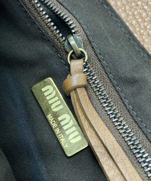 MIU MIU（ミュウミュウ）MIU MIU (ミュウミュウ) ターンロックレザーワンショルダーバッグ/Turnlock Leather One-Shoulder Bag ブラウンの古着・服飾アイテム
