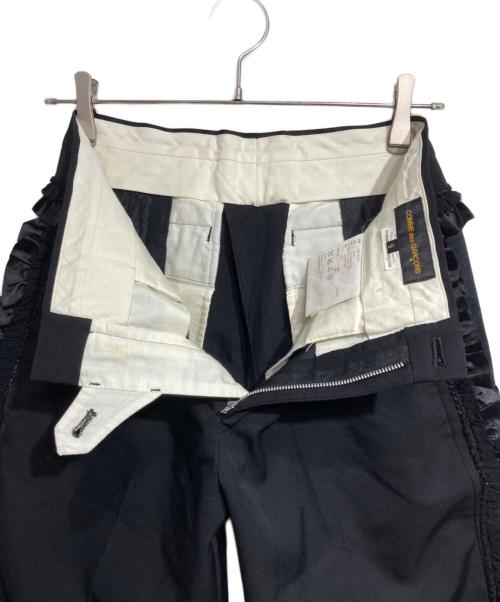 COMME des GARCONS（コムデギャルソン）COMME des GARCONS (コムデギャルソン) フリルデザインクロップパンツ/Frill design cropped pants ブラック サイズ:Sの古着・服飾アイテム