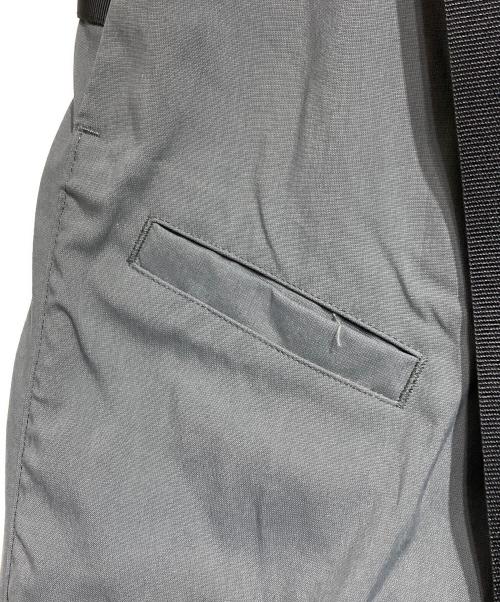 ACRONYM（アクロニウム）ACRONYM (アクロニウム) NYLON STRETCH WEB BELT TROUSER/ナイロンストレッチウェブベルトトラウザー グレー サイズ:XSの古着・服飾アイテム