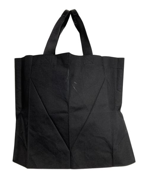 ISSEY MIYAKE（イッセイミヤケ）ISSEY MIYAKE (イッセイミヤケ) コーティングプリーツバッグ/Coated pleated bag ブラック サイズ:-の古着・服飾アイテム