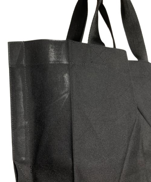 ISSEY MIYAKE（イッセイミヤケ）ISSEY MIYAKE (イッセイミヤケ) コーティングプリーツバッグ/Coated pleated bag ブラック サイズ:-の古着・服飾アイテム