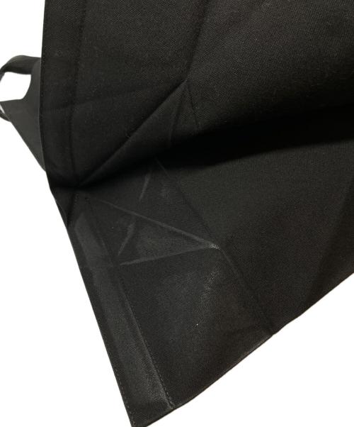 ISSEY MIYAKE（イッセイミヤケ）ISSEY MIYAKE (イッセイミヤケ) コーティングプリーツバッグ/Coated pleated bag ブラック サイズ:-の古着・服飾アイテム