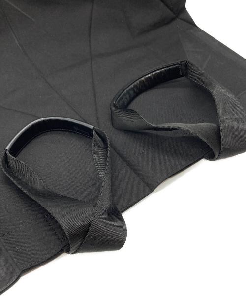 ISSEY MIYAKE（イッセイミヤケ）ISSEY MIYAKE (イッセイミヤケ) コーティングプリーツバッグ/Coated pleated bag ブラック サイズ:-の古着・服飾アイテム