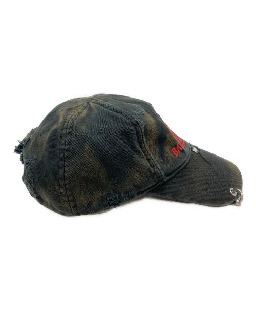 BALENCIAGA（バレンシアガ）BALENCIAGA (バレンシアガ) Destroyed Piercing BB CAP/デストロイ・ピアシング・ビービー・キャップ グレー×レッド サイズ:Lの古着・服飾アイテム