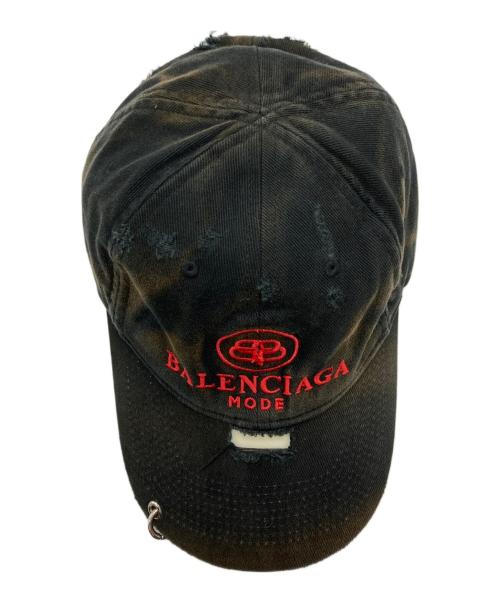 BALENCIAGA（バレンシアガ）BALENCIAGA (バレンシアガ) Destroyed Piercing BB CAP/デストロイ・ピアシング・ビービー・キャップ グレー×レッド サイズ:Lの古着・服飾アイテム