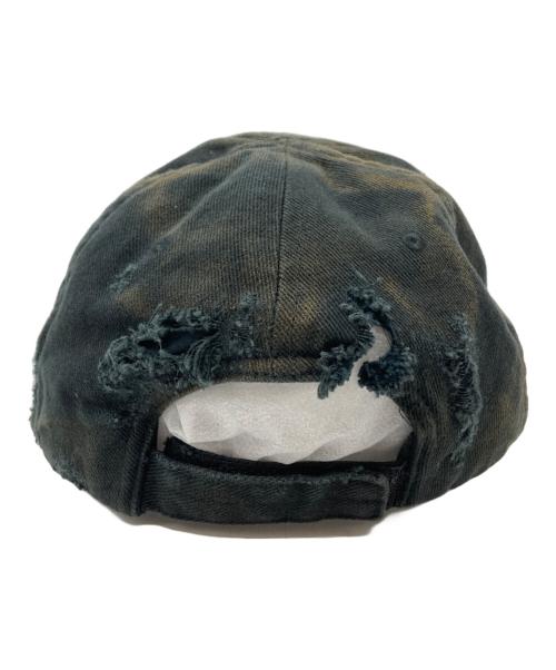 BALENCIAGA（バレンシアガ）BALENCIAGA (バレンシアガ) Destroyed Piercing BB CAP/デストロイ・ピアシング・ビービー・キャップ グレー×レッド サイズ:Lの古着・服飾アイテム