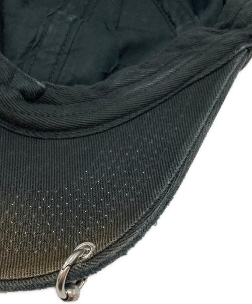 BALENCIAGA（バレンシアガ）BALENCIAGA (バレンシアガ) Destroyed Piercing BB CAP/デストロイ・ピアシング・ビービー・キャップ グレー×レッド サイズ:Lの古着・服飾アイテム