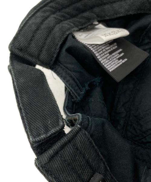 BALENCIAGA（バレンシアガ）BALENCIAGA (バレンシアガ) Destroyed Piercing BB CAP/デストロイ・ピアシング・ビービー・キャップ グレー×レッド サイズ:Lの古着・服飾アイテム
