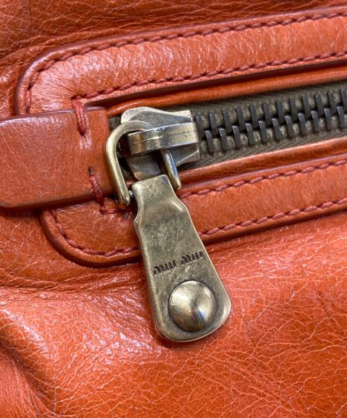MIU MIU（ミュウミュウ）MIU MIU (ミュウミュウ) ヴィッテロシャイン2ｗay ハンドバッグ/Vitello Shine オレンジの古着・服飾アイテム