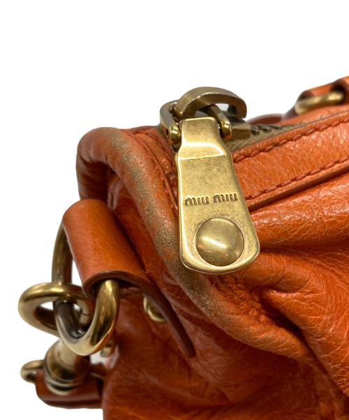 MIU MIU（ミュウミュウ）MIU MIU (ミュウミュウ) ヴィッテロシャイン2ｗay ハンドバッグ/Vitello Shine オレンジの古着・服飾アイテム