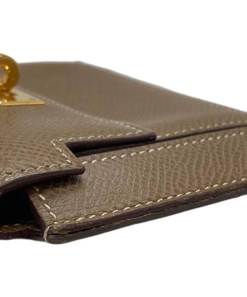 HERMES（エルメス）HERMES (エルメス) ケリー・ポケットコンパクト/Kelly Pocket Compact ブラウンの古着・服飾アイテム