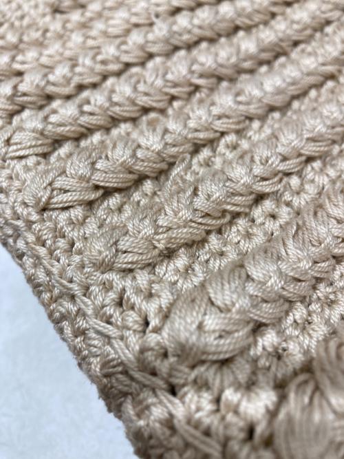 MIU MIU（ミュウミュウ）MIU MIU (ミュウミュウ) ケーブルニット編みショルダーバッグ/Cable knit shoulder bag ブラウン×ベージュの古着・服飾アイテム