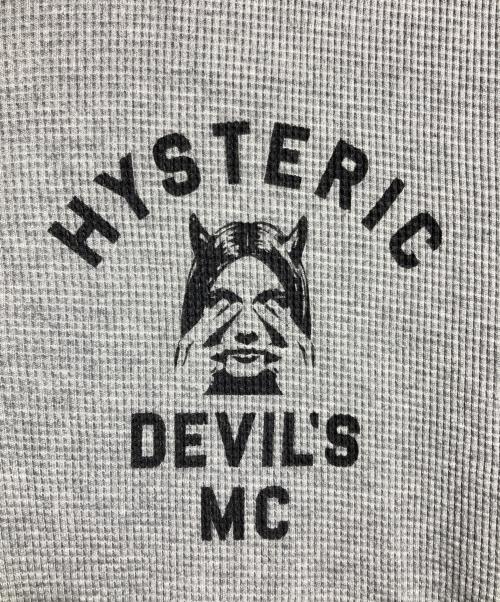 Hysteric Glamour（ヒステリックグラマー）Hysteric Glamour (ヒステリックグラマー) DEVIL'S MCヘンリーネック スウェット/Henley neck sweatshirt グレー サイズ:Lの古着・服飾アイテム