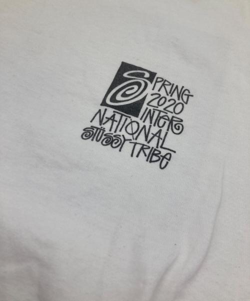 stussy（ステューシー）stussy (ステューシー) バックグラフィックプリントTシャツ ホワイト サイズ:Mの古着・服飾アイテム