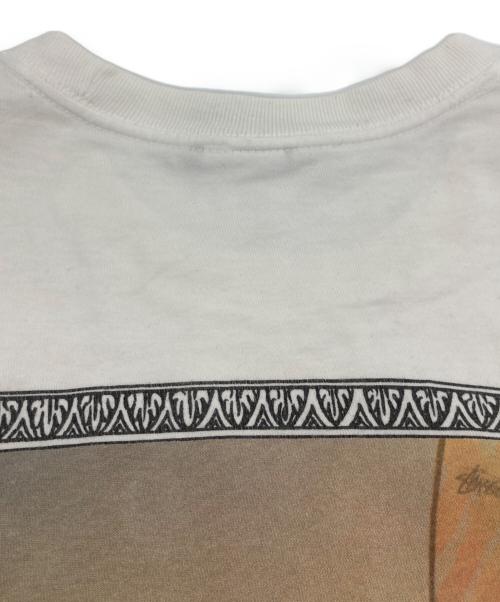 stussy（ステューシー）stussy (ステューシー) バックグラフィックプリントTシャツ ホワイト サイズ:Mの古着・服飾アイテム