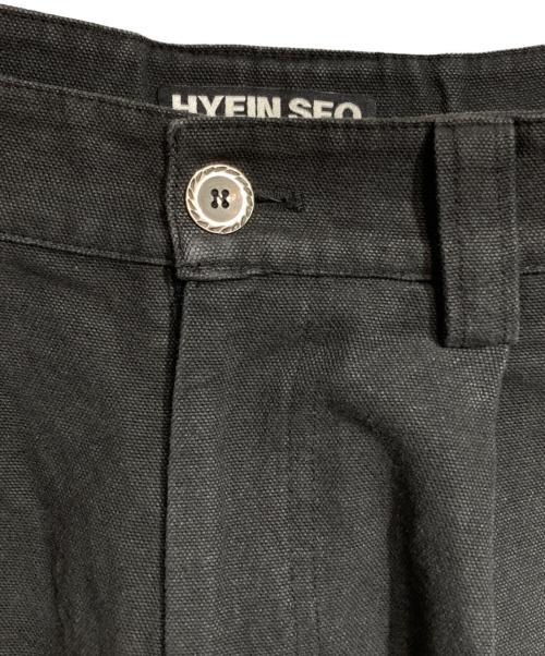 HYEIN SEO（ヘインソ）HYEIN SEO (ヘインソ) CURVED FLAP POCKET WITH PLEATS CARGO PANTS/カーゴパンツ ブラック サイズ:2の古着・服飾アイテム