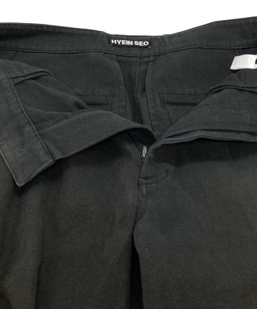 HYEIN SEO（ヘインソ）HYEIN SEO (ヘインソ) CURVED FLAP POCKET WITH PLEATS CARGO PANTS/カーゴパンツ ブラック サイズ:2の古着・服飾アイテム
