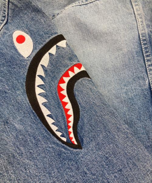 A BATHING APE（アベイシングエイプ）A BATHING APE (アベイシングエイプ) シャーク刺繍デニムトラッカージャケット インディゴ サイズ:Sの古着・服飾アイテム
