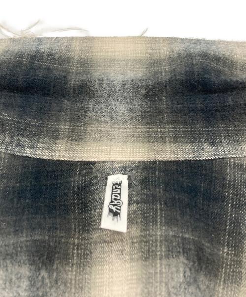 emary（エメリー）emary (エメリー) About a Girl graffiti check shirt/グラフィティチェックシャツ アイボリー×グレー サイズ:Fの古着・服飾アイテム