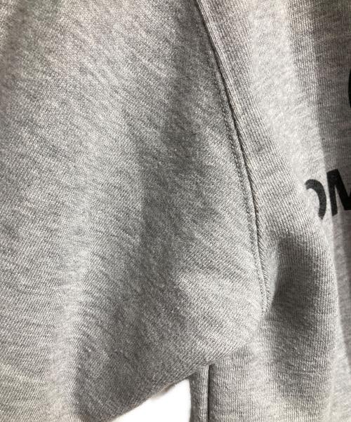 CDG（シーディージー）CDG (シーディージー) バックロゴプリントスウェット / Back logo print sweatshirt グレー サイズ:Sの古着・服飾アイテム
