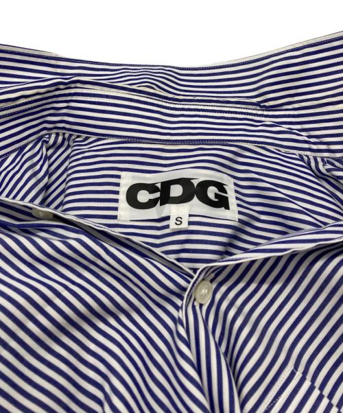 CDG（シーディージー）CDG (シーディージー) バックプリントストライプシャツ/Striped shirt ブルー サイズ:Sの古着・服飾アイテム