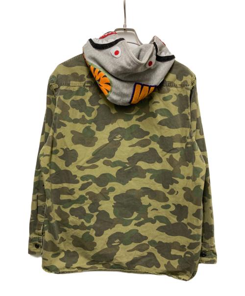 A BATHING APE（アベイシングエイプ）A BATHING APE (アベイシングエイプ) 1ST CAMO SHARK SHIRT HOODIE オリーブ サイズ:XLの古着・服飾アイテム