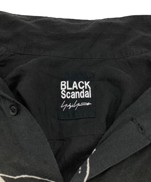 BLACK Scandal Yohji Yamamoto（ブラックスキャンダルヨウジヤマモト）BLACK Scandal Yohji Yamamoto (ブラックスキャンダルヨウジヤマモト) BEAR BRICK (ベアブリック) PRINT SILK SHIRT/プリントシルクシャツ ブラック サイズ:4の古着・服飾アイテム