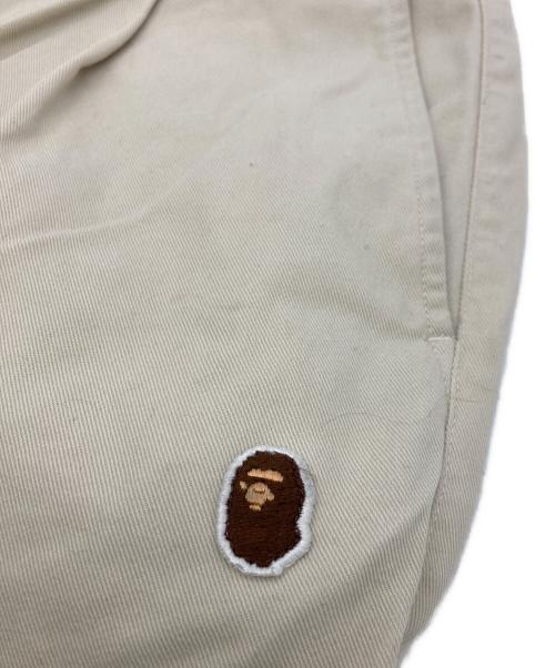 A BATHING APE（アベイシングエイプ）A BATHING APE (アベイシングエイプ) ワンポイントチノパン ベージュ サイズ:Sの古着・服飾アイテム