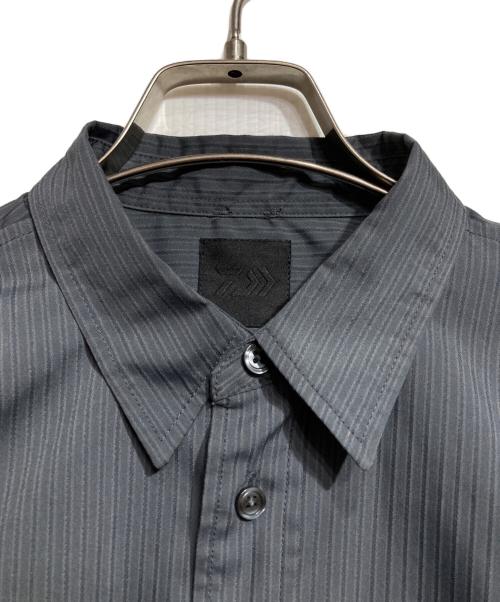 DAIWA PIER39（ダイワ ピア39）DAIWA PIER39 (ダイワ ピア39) TECH REGULAR STRIPE SHIRT L/S/テックレギュラーストライプシャツ グレー サイズ:Sの古着・服飾アイテム