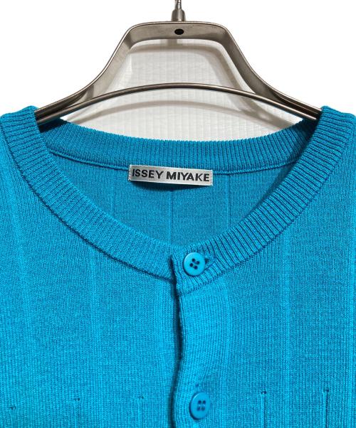 ISSEY MIYAKE（イッセイミヤケ）ISSEY MIYAKE (イッセイミヤケ) プリーツリブニットカーディガン/Pleated rib knit cardigan ブルー サイズ:2の古着・服飾アイテム