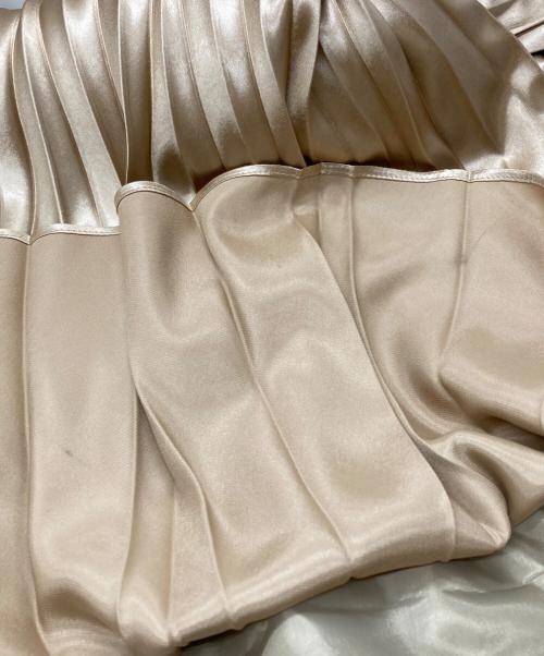 UN3D.（アンスリード）UN3D. (アンスリード) メタリックプリーツスカート/metallic pleated skirt ベージュ サイズ:36の古着・服飾アイテム
