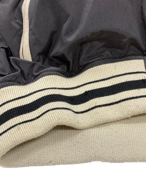 AMIRI（アミリ）AMIRI (アミリ) アーチロゴスタジャン/Arch Logo Stadium Jacket グレー サイズ:XLの古着・服飾アイテム