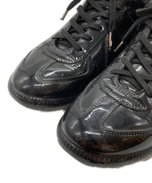 Maison Margiela（メゾンマルジェラ）Maison Margiela (メゾンマルジェラ) パテントジャーマントレーナースニーカー/Patent Leather German Army Trainer Sneakers ブラック サイズ:40の古着・服飾アイテム