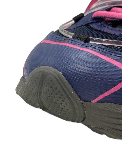 asics（アシックス）asics (アシックス) YOASOBI (ヨアソビ) GEL-KINETIC FLUENT Y/ゲルキネティック フルエント ワイ ネイビー×ピンク サイズ:23.5㎝の古着・服飾アイテム