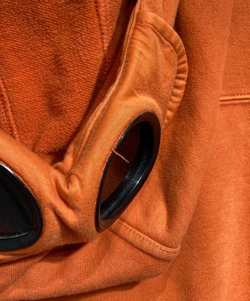 C.P COMPANY（シーピーカンパニー）C.P COMPANY (シーピーカンパニー) ゴーグルレンズジップフーディー/Goggle Lens Zip Hoodie オレンジ サイズ:Lの古着・服飾アイテム