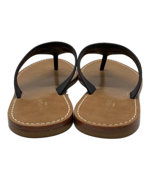CELINE（セリーヌ）CELINE (セリーヌ) トリオンフフラットサンダル/Triomphe flat sandals ブラック サイズ:37の古着・服飾アイテム