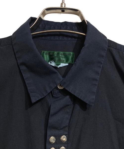 COMME des GARCONS HOMME PLUS EVERGREEN（コムデギャルソンオムプリュスエバーグリーン）COMME des GARCONS HOMME PLUS EVERGREEN ガーメントダイフロントスタッズシャツ/Garment-dyed front studded shirt ネイビー サイズ:SSの古着・服飾アイテム