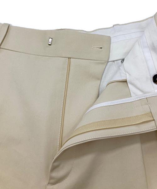 BOTTEGA VENETA（ボッテガベネタ）BOTTEGA VENETA (ボッテガベネタ) タックワイドバギーショーツ アイボリー サイズ:38の古着・服飾アイテム