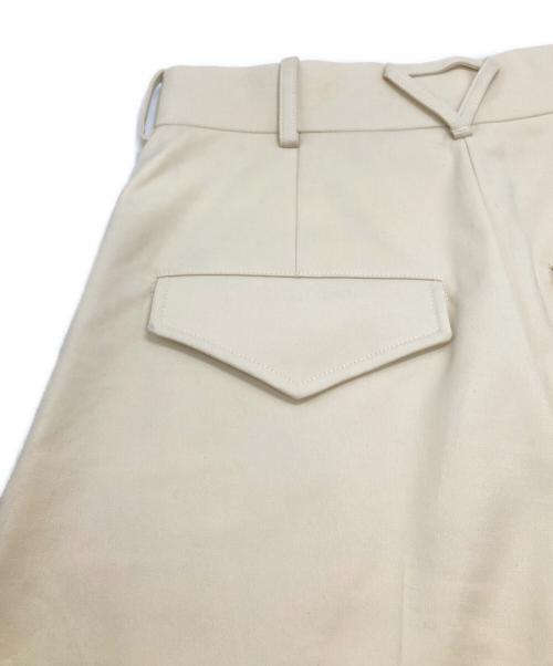 BOTTEGA VENETA（ボッテガベネタ）BOTTEGA VENETA (ボッテガベネタ) タックワイドバギーショーツ アイボリー サイズ:38の古着・服飾アイテム