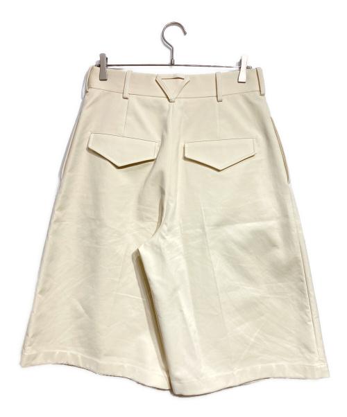 BOTTEGA VENETA（ボッテガベネタ）BOTTEGA VENETA (ボッテガベネタ) タックワイドバギーショーツ アイボリー サイズ:38の古着・服飾アイテム