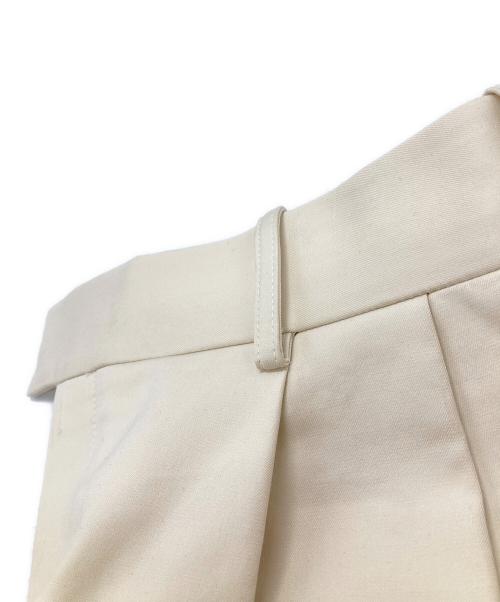 BOTTEGA VENETA（ボッテガベネタ）BOTTEGA VENETA (ボッテガベネタ) タックワイドバギーショーツ アイボリー サイズ:38の古着・服飾アイテム
