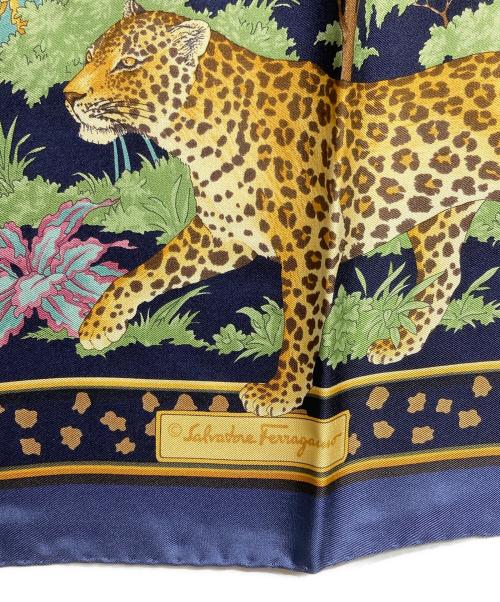 Salvatore Ferragamo（サルヴァトーレ フェラガモ）Salvatore Ferragamo (サルヴァトーレ フェラガモ) アニマルプリントシルクスカーフ/Animal print silk scarf ネイビー サイズ:不明の古着・服飾アイテム