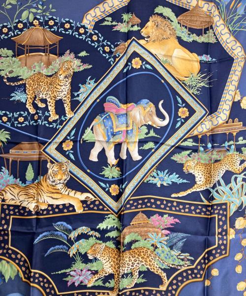 Salvatore Ferragamo（サルヴァトーレ フェラガモ）Salvatore Ferragamo (サルヴァトーレ フェラガモ) アニマルプリントシルクスカーフ/Animal print silk scarf ネイビー サイズ:不明の古着・服飾アイテム