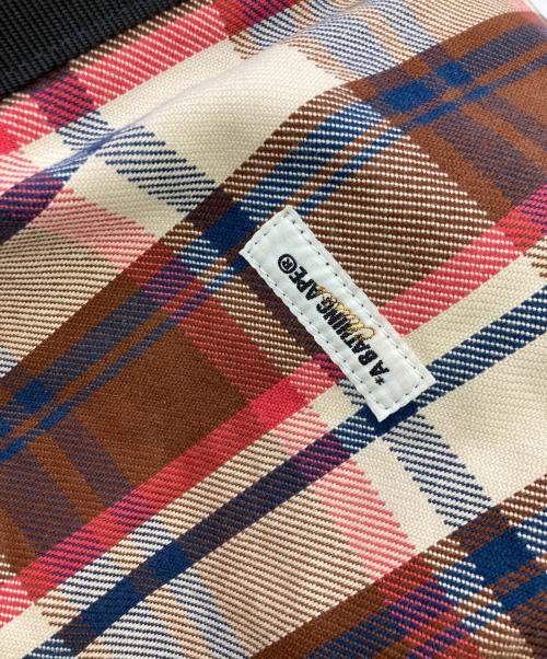 A BATHING APE（アベイシングエイプ）A BATHING APE (アベイシングエイプ) ラブジェネチェックボストンバッグ ベージュ×ピンクの古着・服飾アイテム