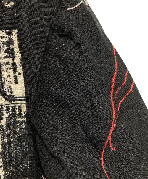 Yohji Yamamoto pour homme（ヨウジヤマモト プールオム）Yohji Yamamoto pour homme (ヨウジヤマモト プールオム) 22SS LINEN NEWSPAPER CAMBRICK PRINT JACKET/リネン製新聞柄カンブリックプリントジャケット ブラック サイズ:3の古着・服飾アイテム